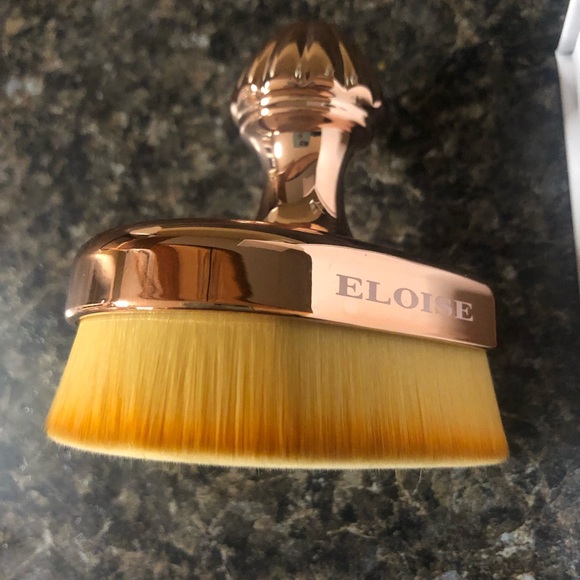 Eloise mini tear drop makeup brush - Picture 6 of 8